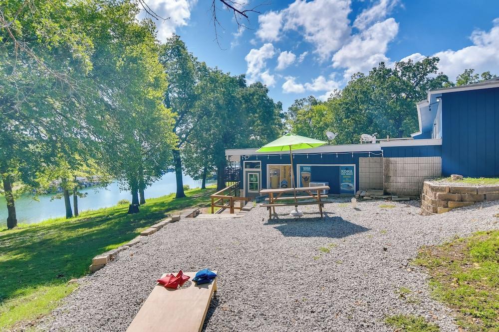 Tranquil Kimberling City Getaway w/ Community Pool