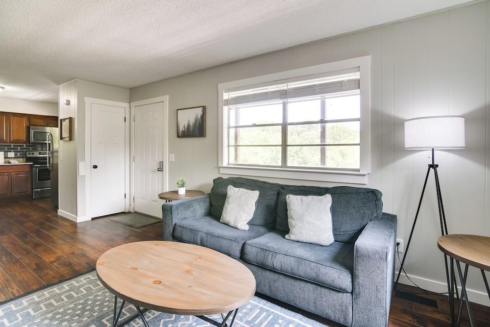 Tranquil Kimberling City Getaway w/ Community Pool