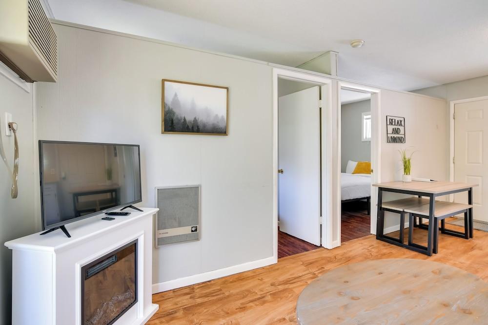 Kimberling City Cabin w/ Boat Slip, Deck & Pool