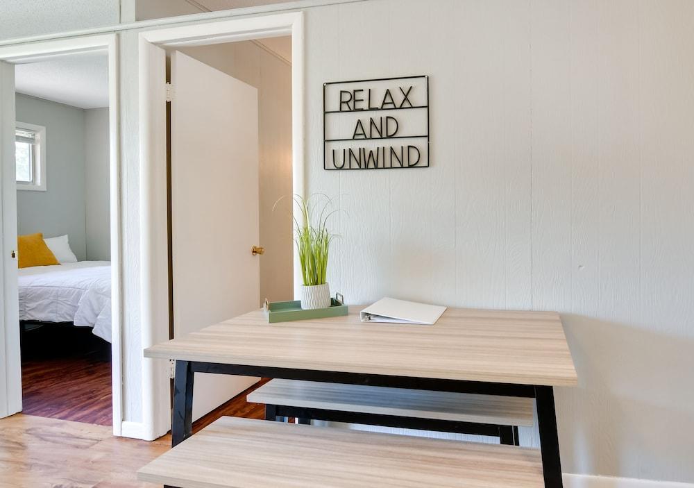 Lakefront Haven: Boat Slip, Deck & Community Pool!