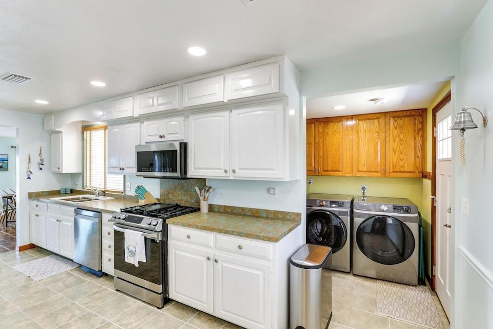 Private Beach + Dock: Waterfront Panacea Retreat!