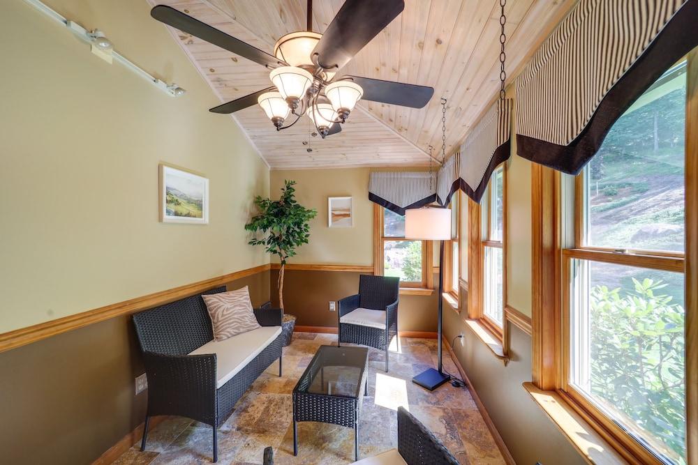 7 Mi to Beech Mountain Skiing: Home w/ Fire Pit