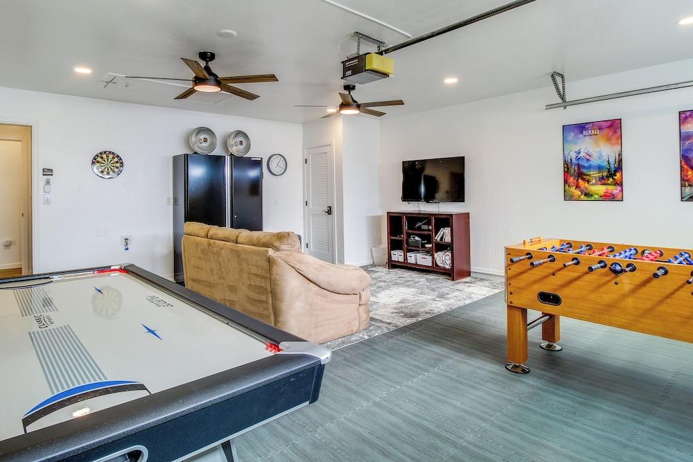 Walk to City Park: Family-friendly Show Low Home