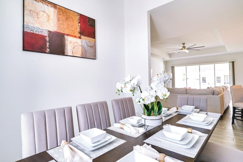 Pet-friendly Yard! Comfy Lehigh Acres Getaway