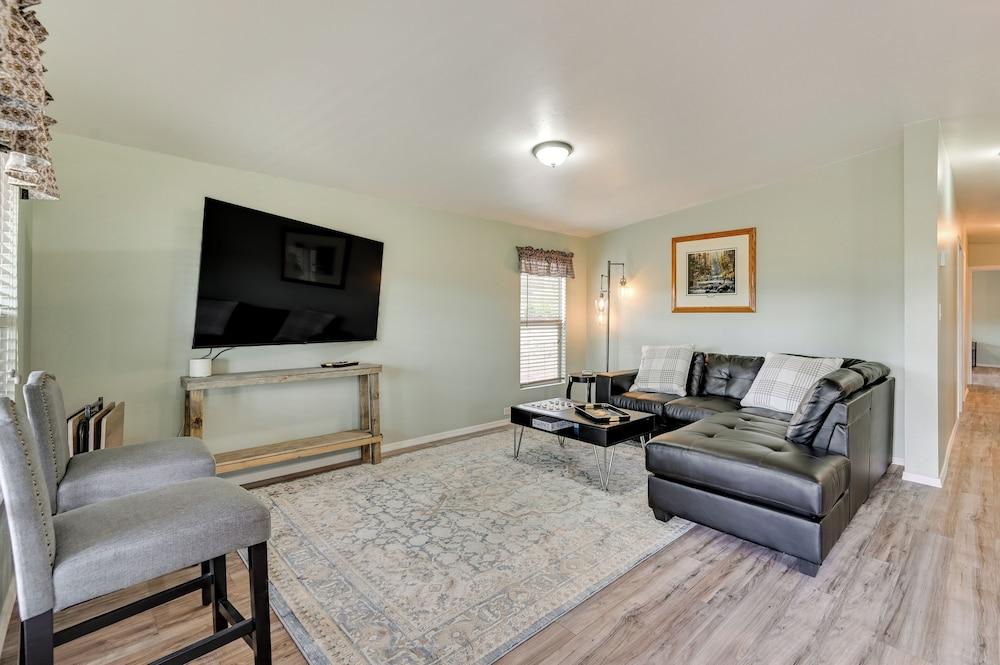 3 Mi to Grand Canyon Railway: Williams Retreat