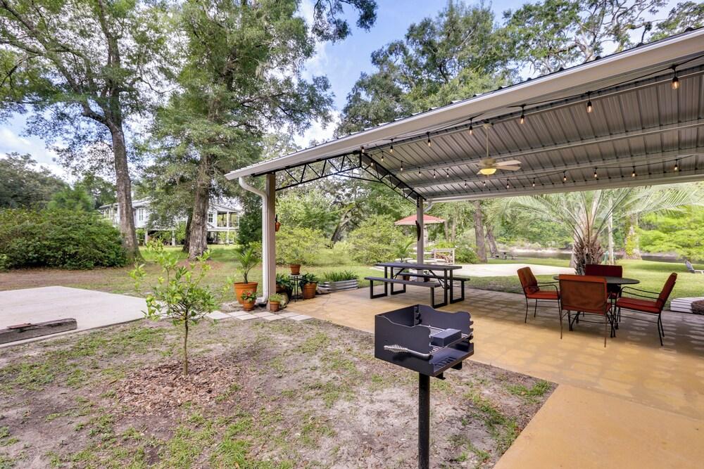 Riverfront Florida Escape w/ Grill & Fire Pit!