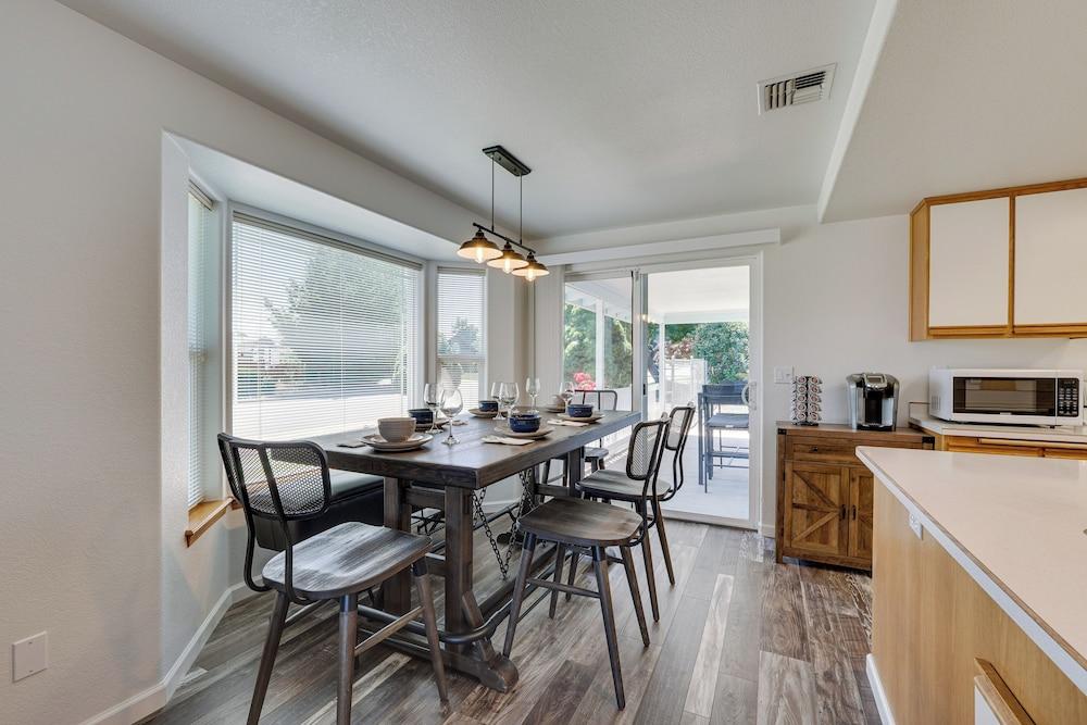 Charming Rogue Valley Home in Central Point!