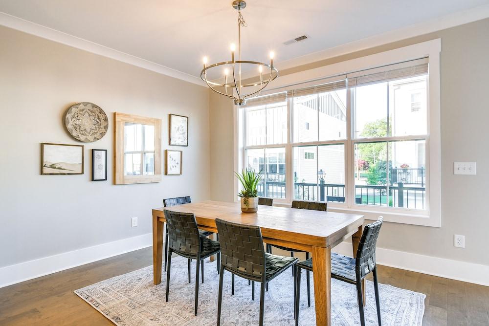 Cozy South Carolina Abode - Steps From Main Street