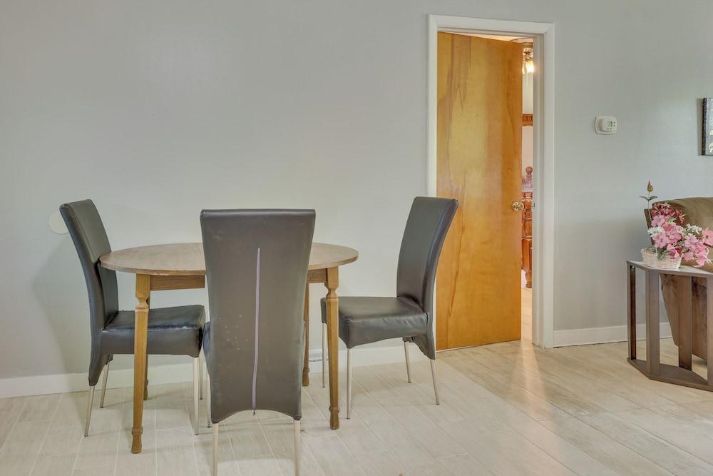 Cozy Youngstown Apartment w/ Central A/C + Heating