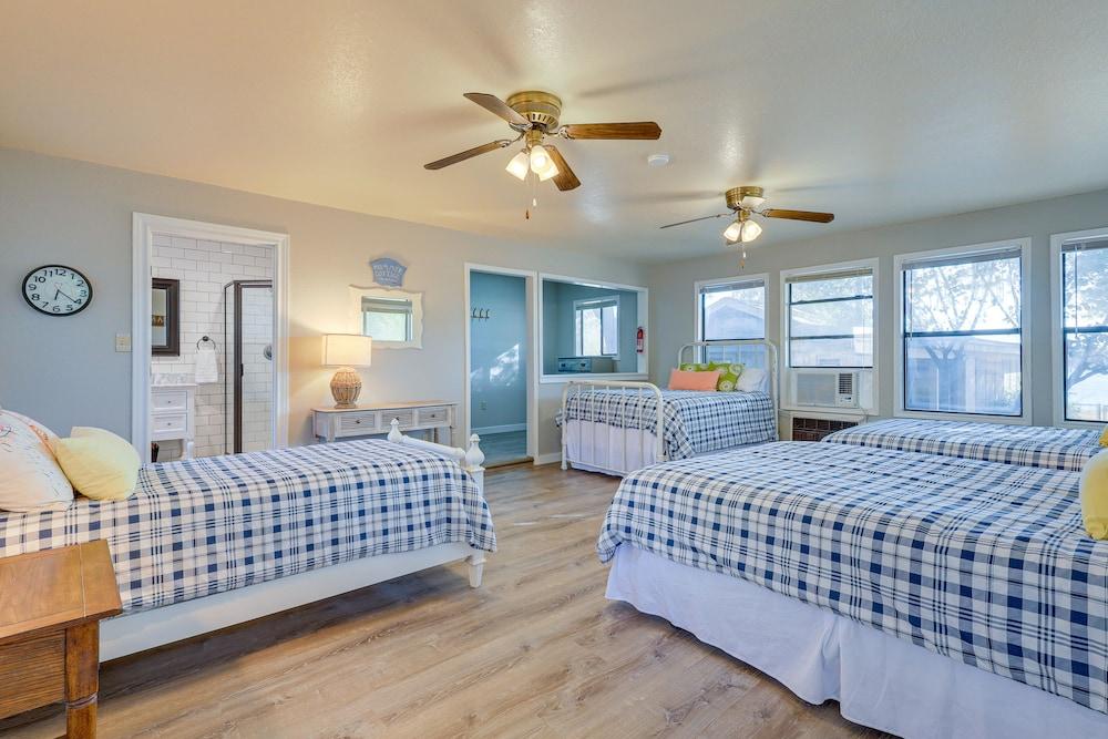 Deck + Cliffside Belton Lake Views: Temple Retreat