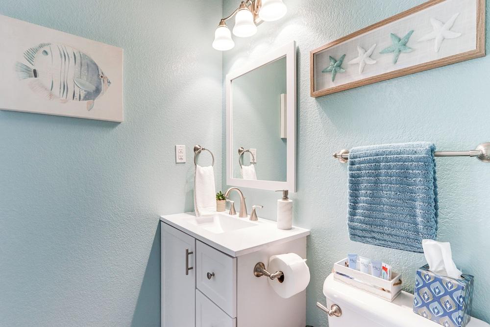 Pool & Lake Access: Lovely Monkey Island Getaway