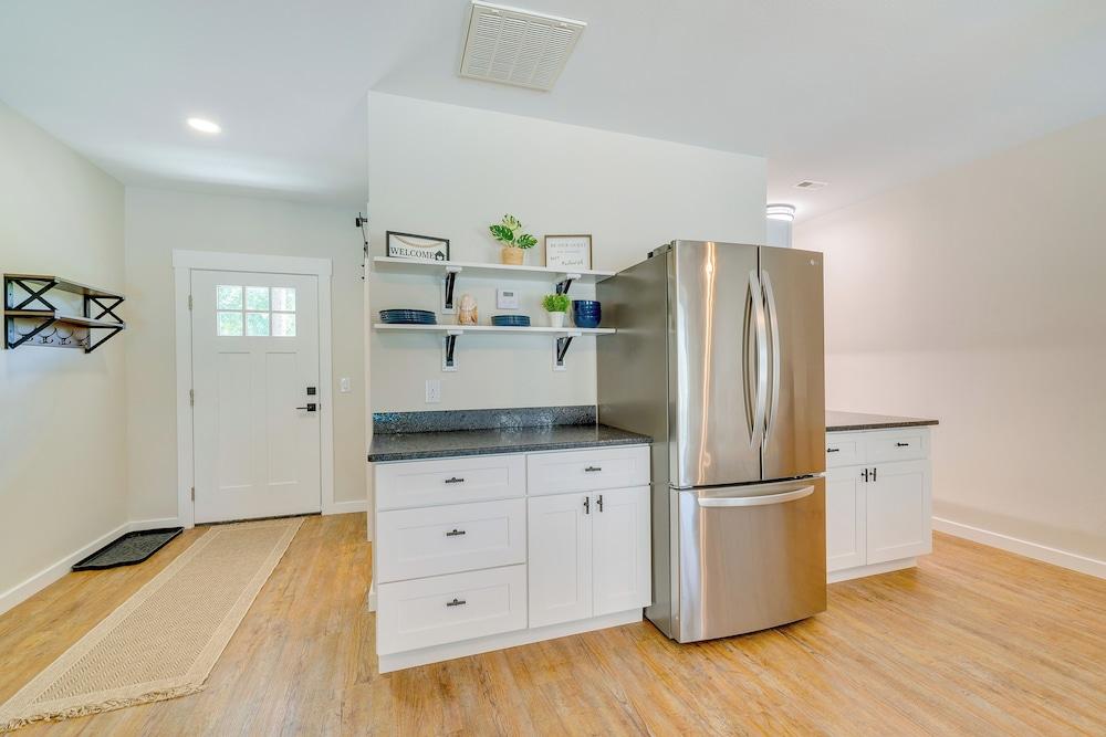 Cozy Ocala Retreat w/ Pool, Screened Lanai!