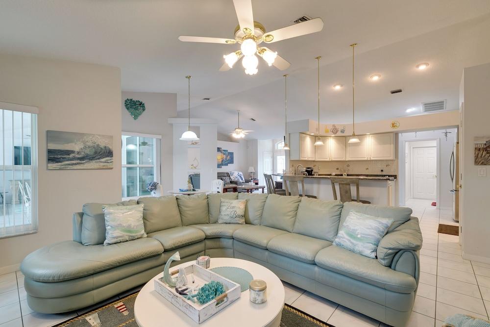 Spring Hill Home - Pool, Grill & Golf Course Views