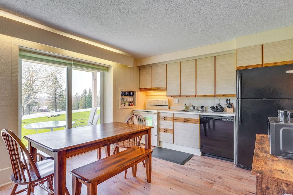 Ski-in/ski-out Peru Condo w/ Fire Pit & Grill!