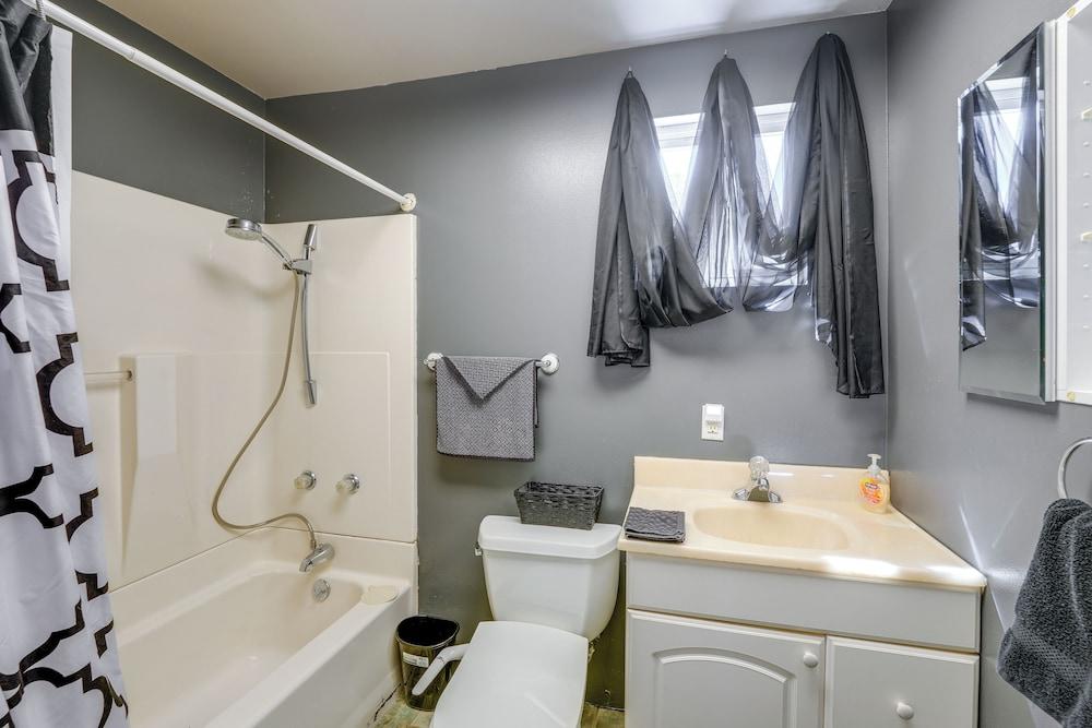 Darrington Rental w/ Private Yard & Mountain Views