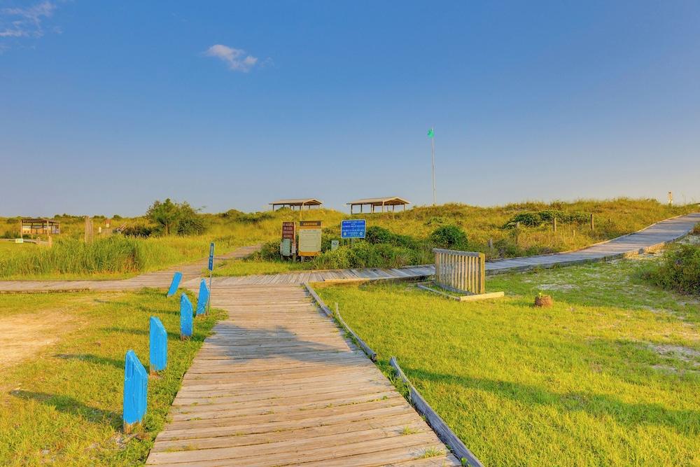 Creekfront Dauphin Island Cottage: Walk to Gulf!