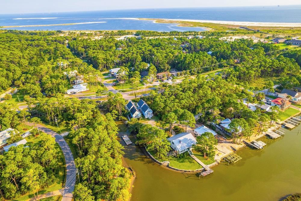 Creekfront Dauphin Island Cottage: Walk to Gulf!