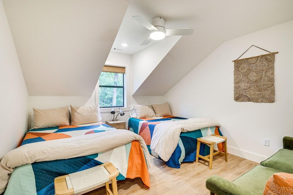 Pet-friendly Garfield Cabin on Beaver Lake!