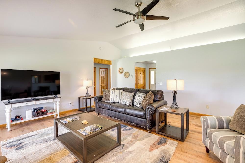 Montrose Retreat w/ Stunning Mountain Views!