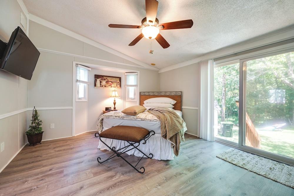 Sunny Bolivia Home w/ Spacious Yard!