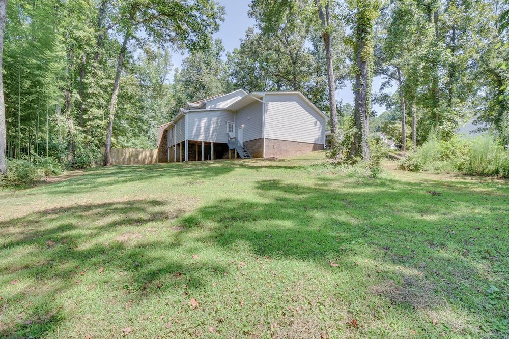 Charming Seneca Home - 3 Mi to Memorial Stadium!