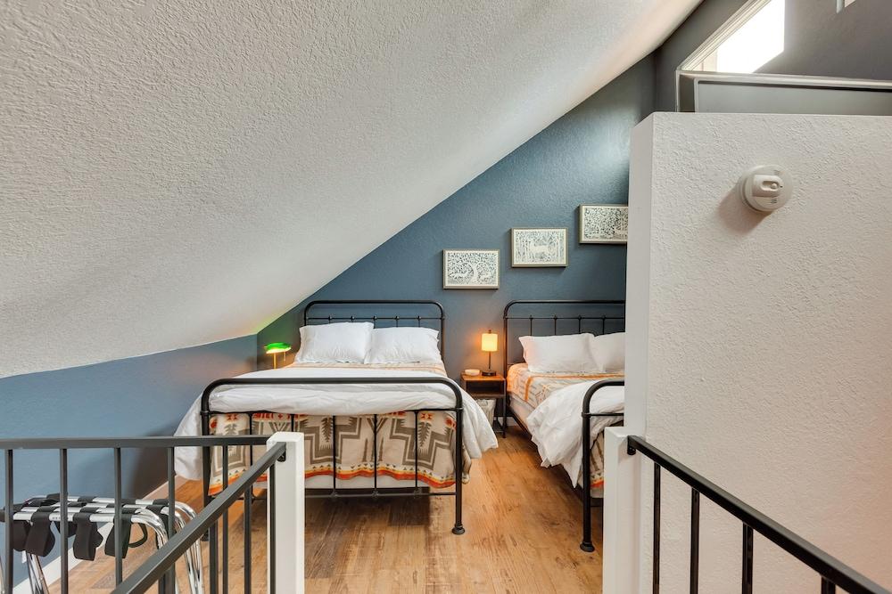 Chic Angel Fire Condo: Walk to Ski Resort!