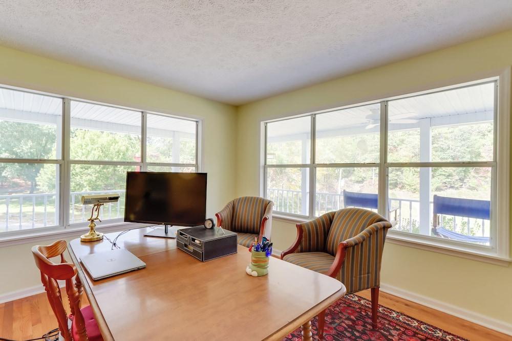 Spacious Murphy Home w/ Game Room + Fire Pit!