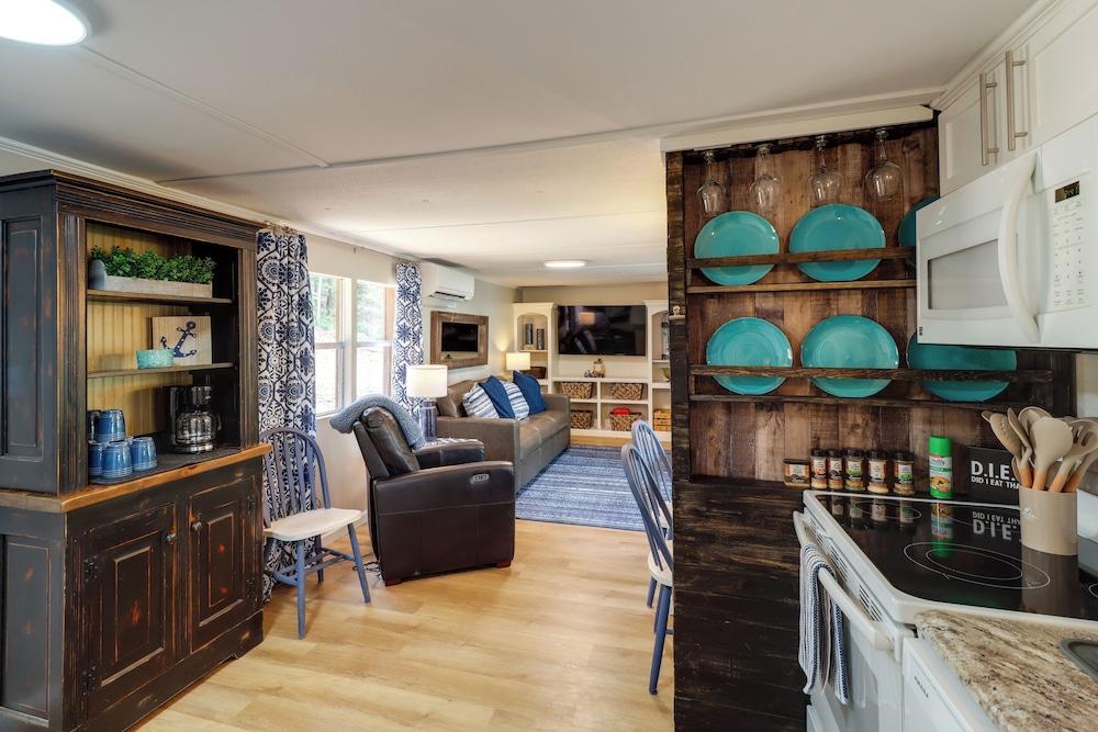 Edgemont Waterfront Cabin Rental w/ Beach Access!