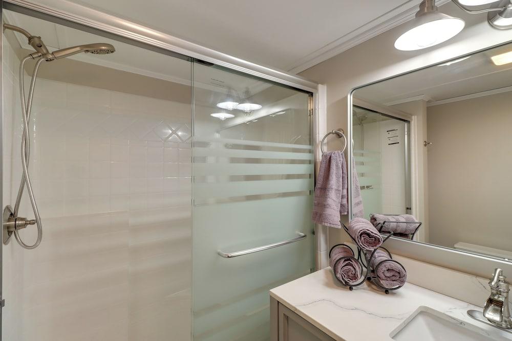 Edgemont Waterfront Cabin Rental w/ Beach Access!