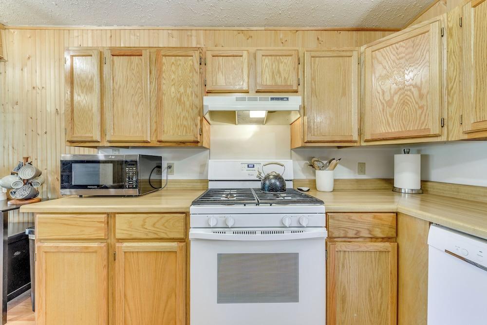 Cloudcroft Mountain Retreat ~ 5 Mi to Skiing!