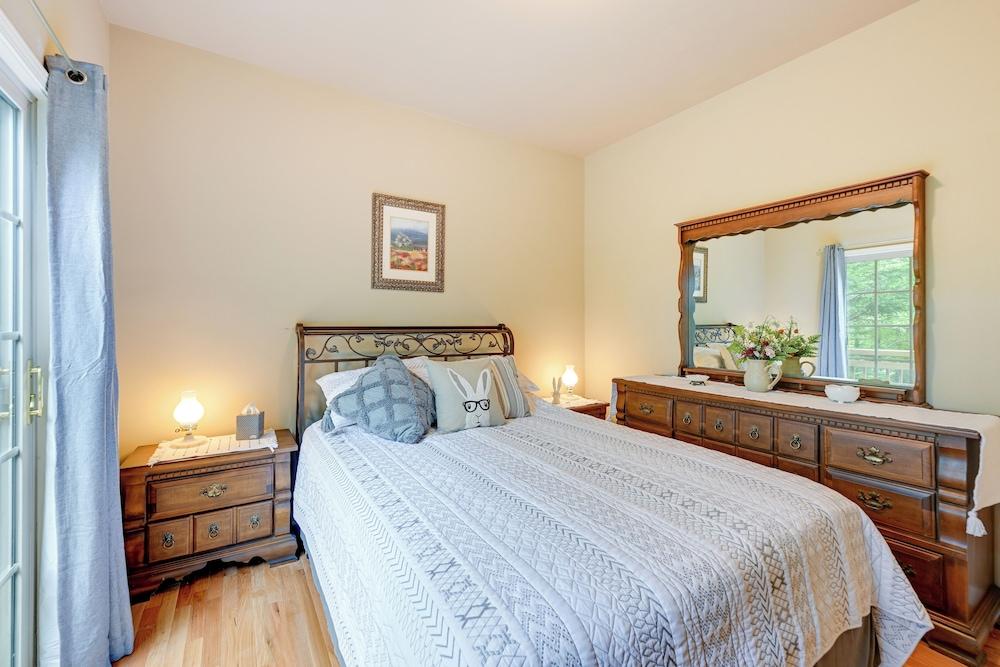 Peaceful Franklin Mountain Retreat w/ Deck