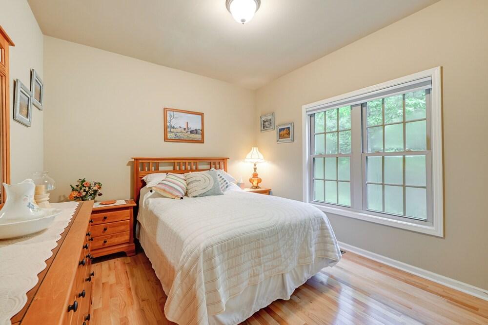 Peaceful Franklin Mountain Retreat w/ Deck