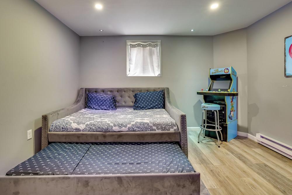 Hot Tub + Lake Access: Spacious Tobyhanna Home