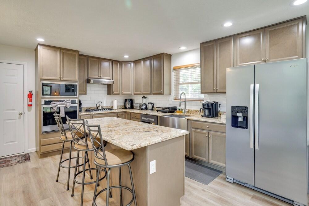 Hot Tub + Lake Access: Spacious Tobyhanna Home