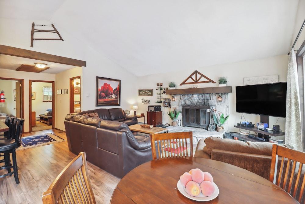 Tobyhanna Home w/ Fire Pits - 9 Mi to Kalahari!