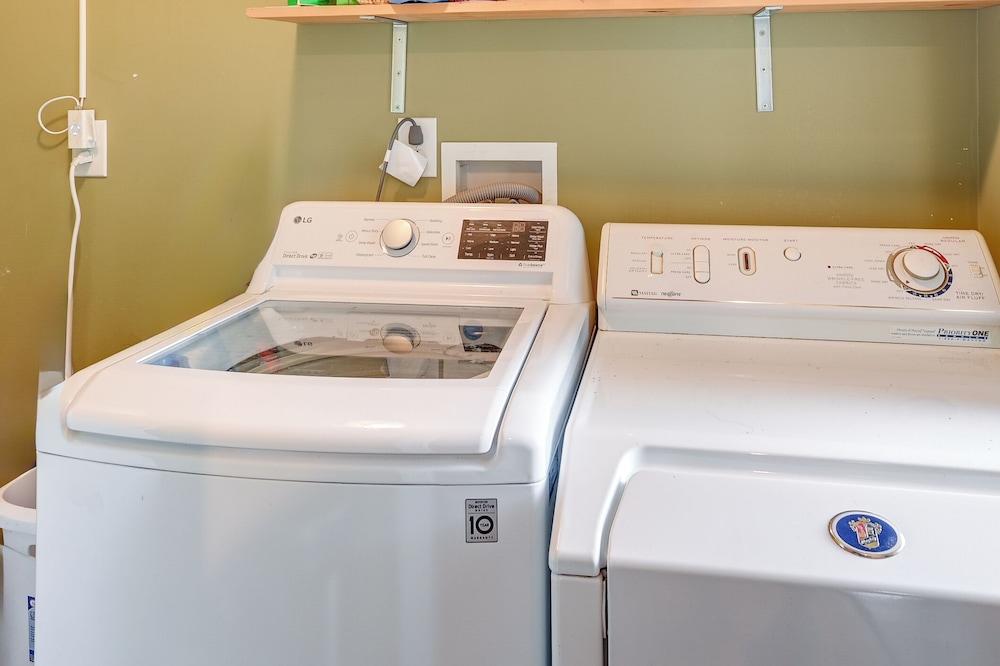 Peaceful North Carolina Getaway w/ Large Deck!