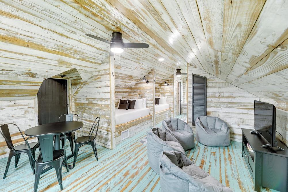 Sip, Fish & Relax Fireside: Serene Schulenburg Gem