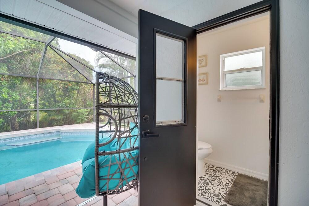 'casa Blanco' Escape w/ Fire Pit in Sebastian!