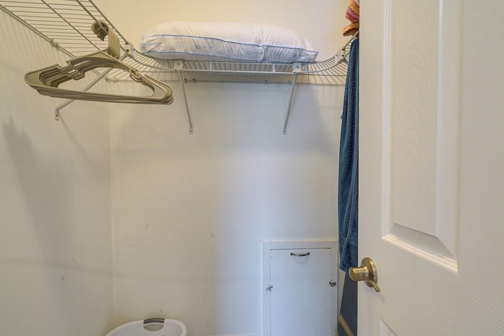 Brigantine Getaway: Walk to the Beach!