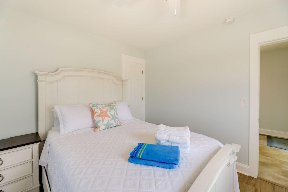 Emerald Isle Retreat - Steps Away From Beach!