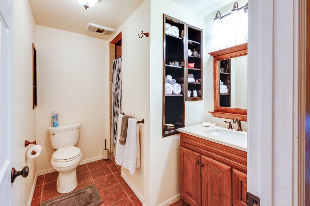 1 Mi to Downtown & River: Family Apt in Fairbanks