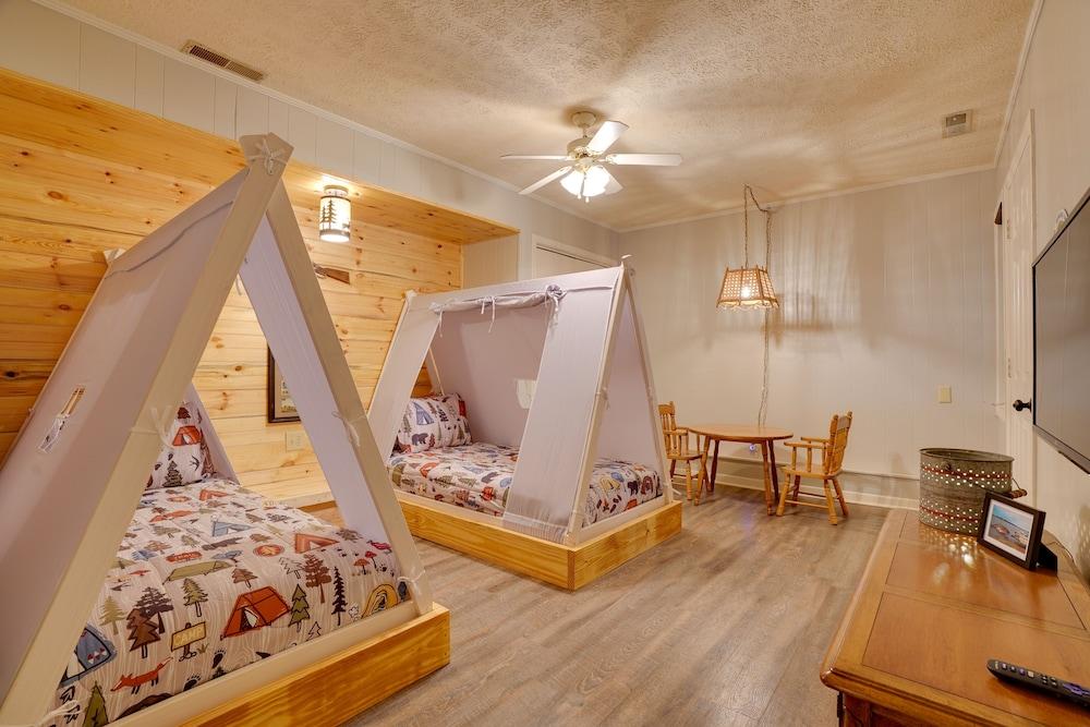 Lakefront Cadiz Home w/ Hot Tub!