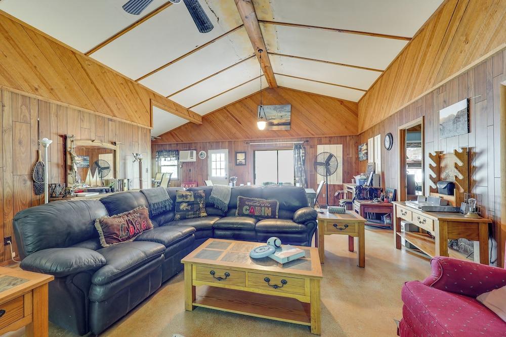 Rural Arkansas Vacation Rental w/ Lake Access