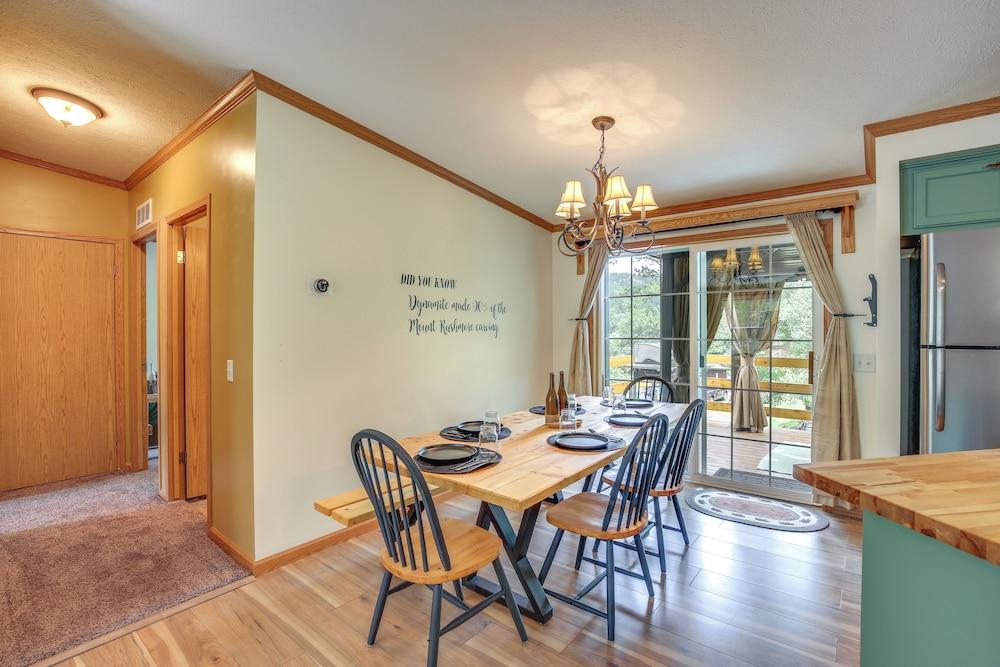 Modern Keystone Home: 4 Mi to Mount Rushmore!