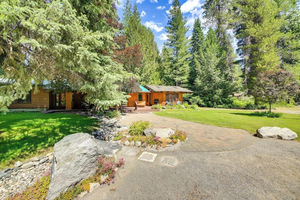Unique Nordman Retreat 1 Mi to Priest Lake!