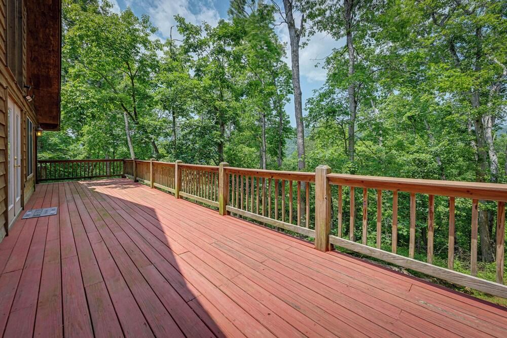 Marble Mountainside Escape w/ Wraparound Deck