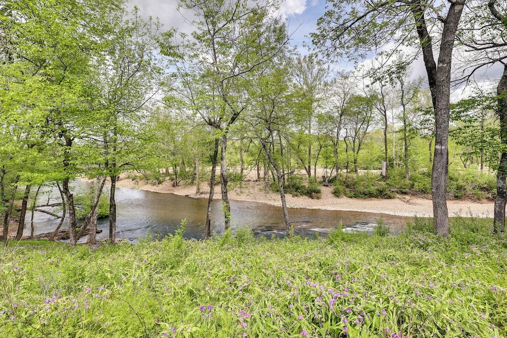 Flag Hole riverfront Cabin Near Local Attractions!