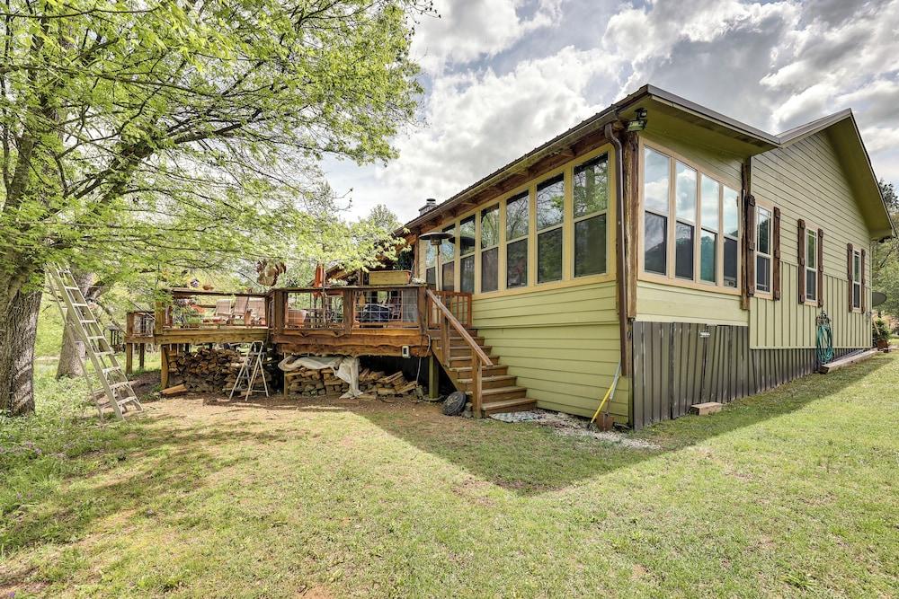 Flag Hole riverfront Cabin Near Local Attractions!