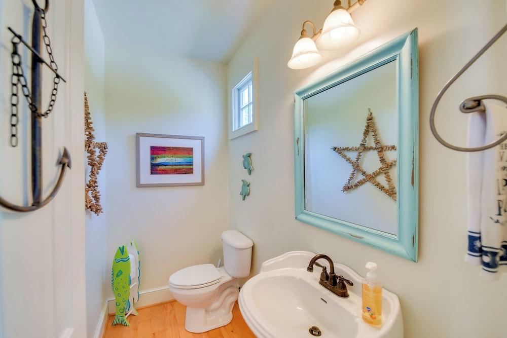 Bayfront White Stone Escape w/ Private Beach!