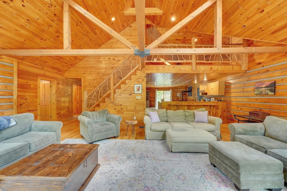 A-frame Log Home w/ Game Room Near Lake George!